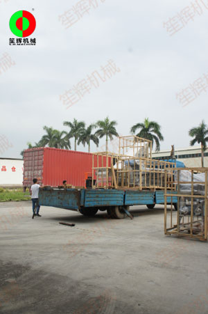 上海客戶定制的渦流洗菜機及相關生產線組合設備發貨了...