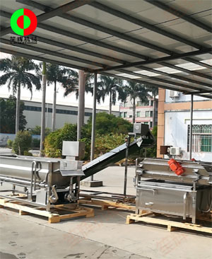 廣東江門客戶訂購的渦流洗菜機及氣泡洗菜機裝車發貨