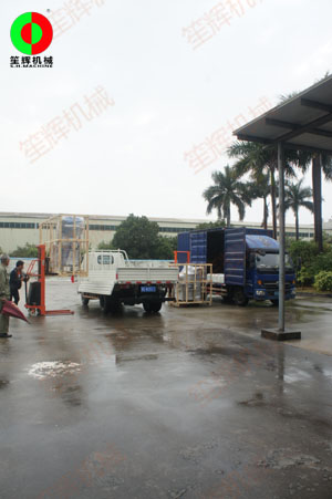 土豆削皮機等一批蔬果食品加工處理機械裝車出貨!