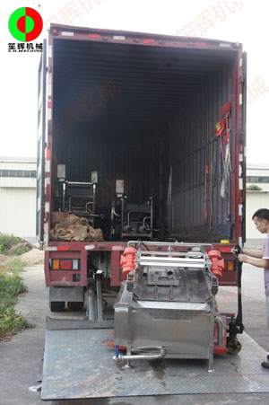 客戶物流自提多套渦流洗菜機(jī)組,裝車發(fā)貨!