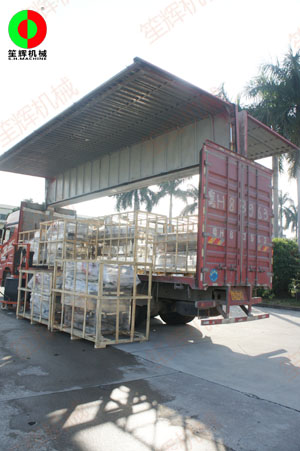 打蒜泥機及洗菜機裝車發(fā)貨!